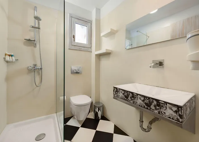 F Fine - Adults Only 3* 린도스